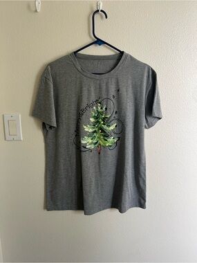 Gray T-Shirt with Festive Christmas Tree Graphic